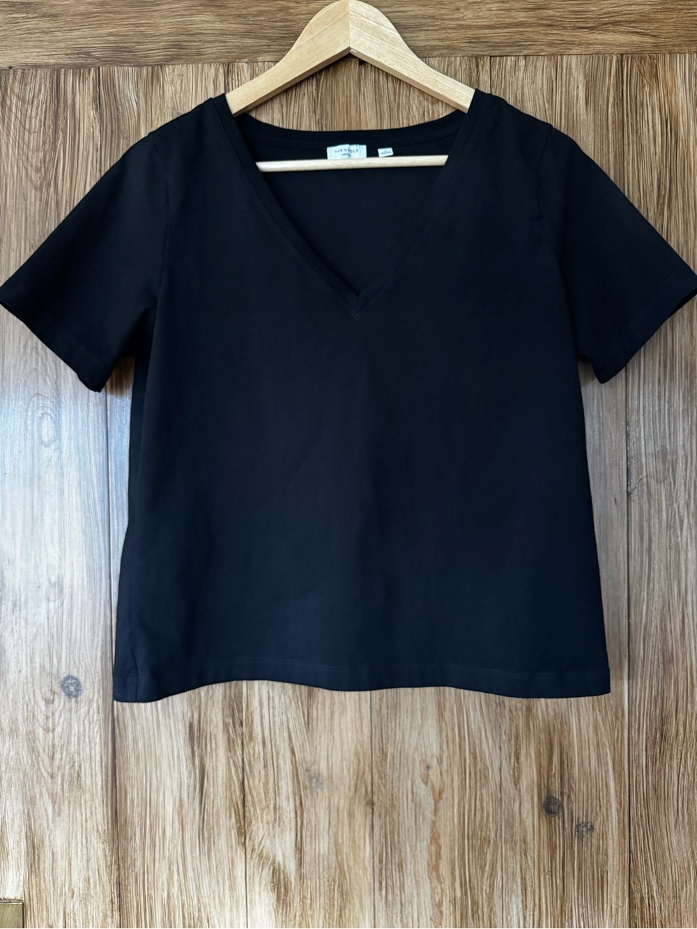 Aritzia The Group Black Boxy V-Neck Short Sleeve Tee